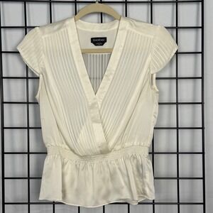 bebe Blouse Womens XS Cream Pleated Smocked Peplum V-Neck Cap Sleeve Satin